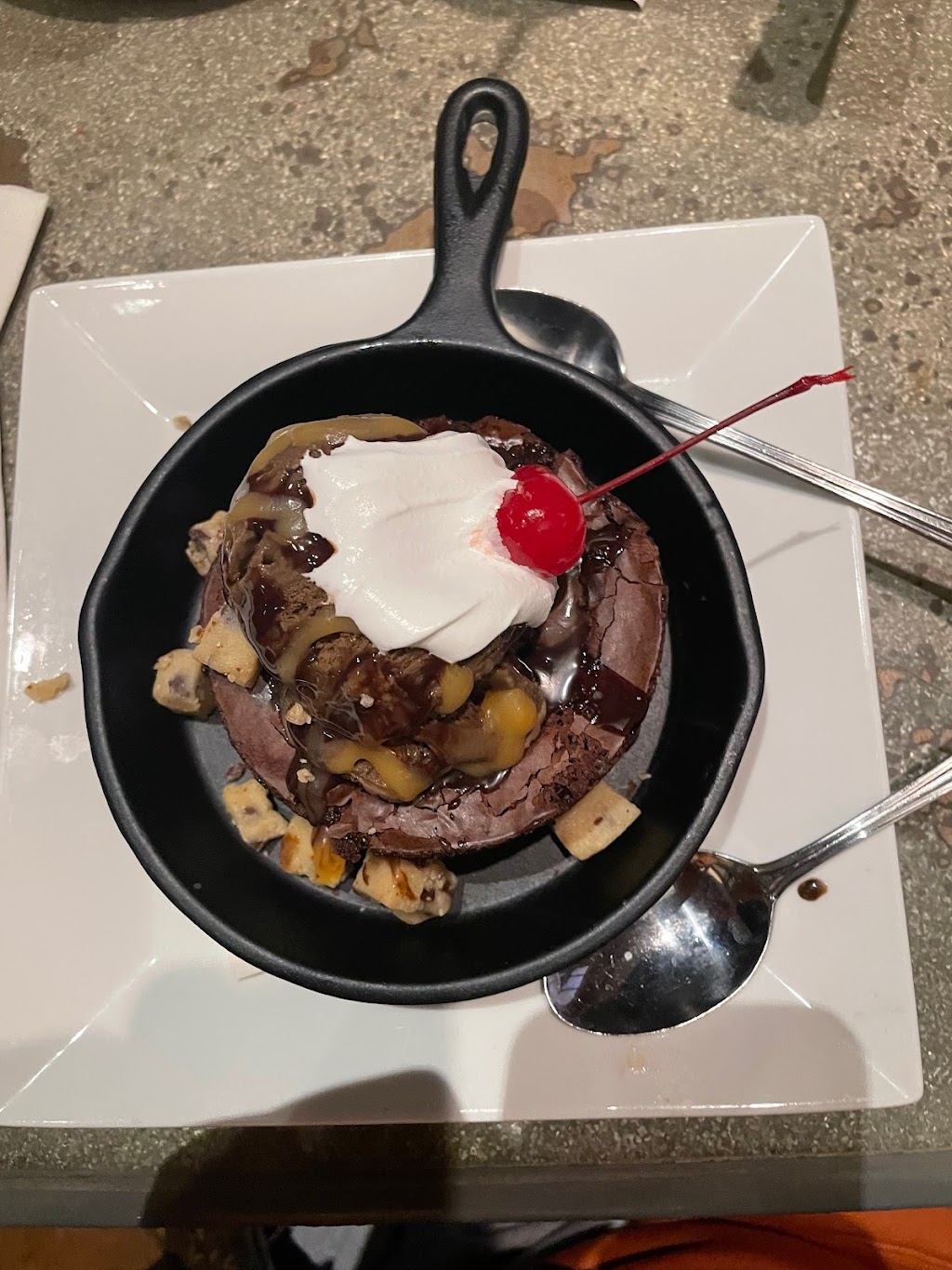 Amerisports Bar & Grill | restaurant | 1 Ameristar Blvd, St Charles, MO 63301, USA | 6369404935 OR +1 636-940-4935