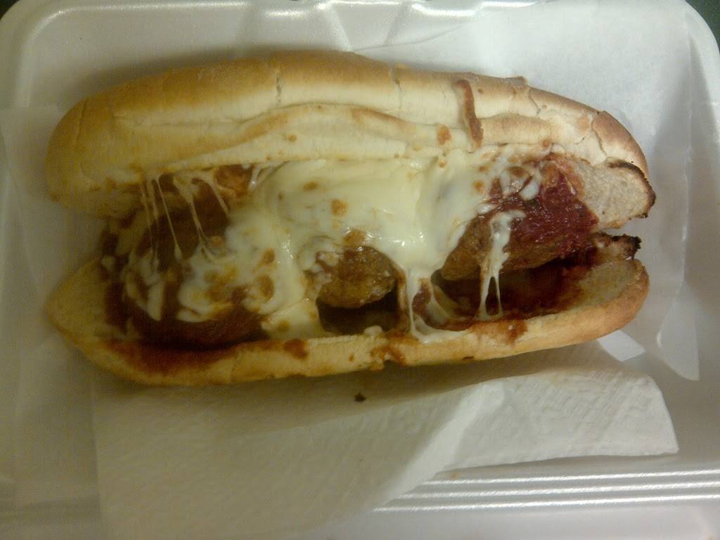 Robertos Pizzeria | restaurant | 232 High St, Southampton, ON N0H 2L0, Canada | 5197973787 OR +1 519-797-3787