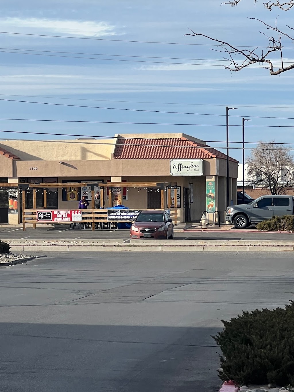 Effingbar and Grill | restaurant | 5300 Sequoia Rd NW, Albuquerque, NM 87120, USA | 5058333765 OR +1 505-833-3765