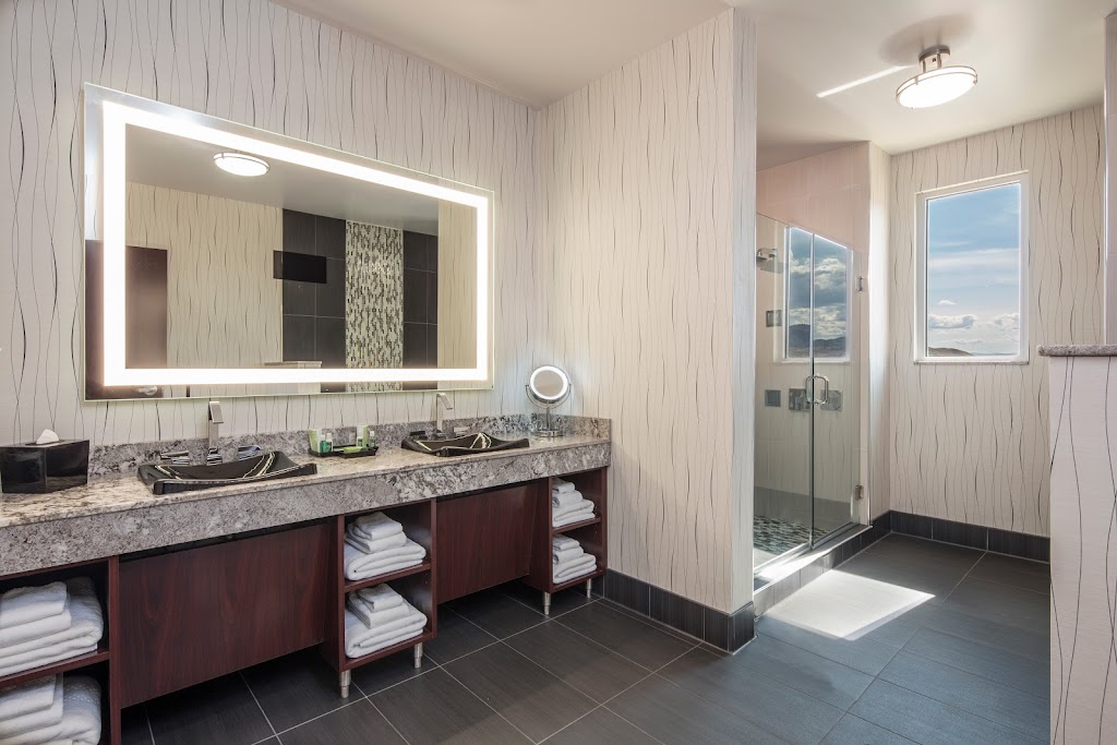 12 Tribes Omak Casino Hotel | night club | 28968 US-97, Omak, WA 98841, USA | 8005594643 OR +1 800-559-4643