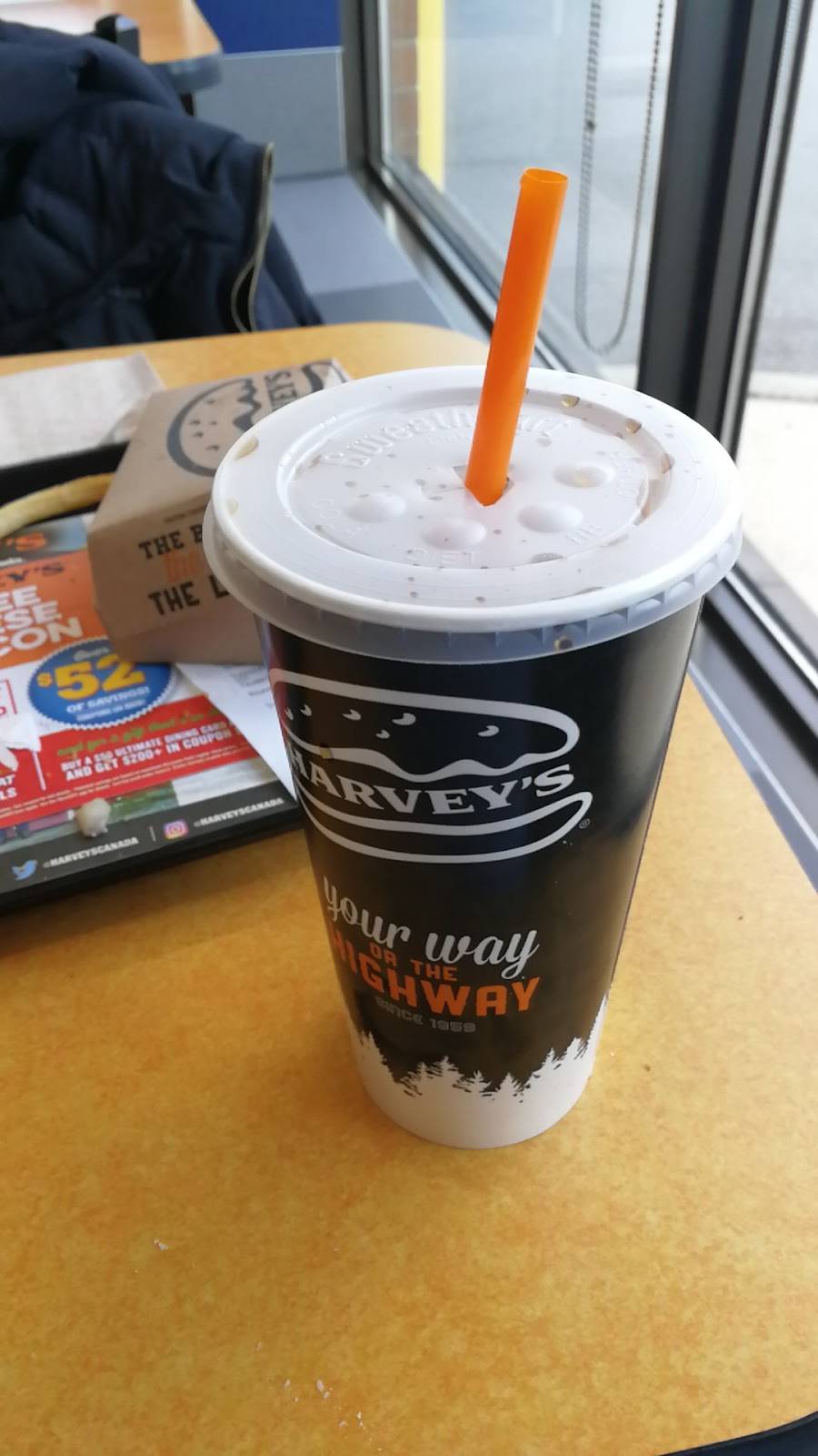 Harveys | restaurant | 2077 Royal Windsor Dr, Mississauga, ON L5J 1K5, Canada | 9058228616 OR +1 905-822-8616