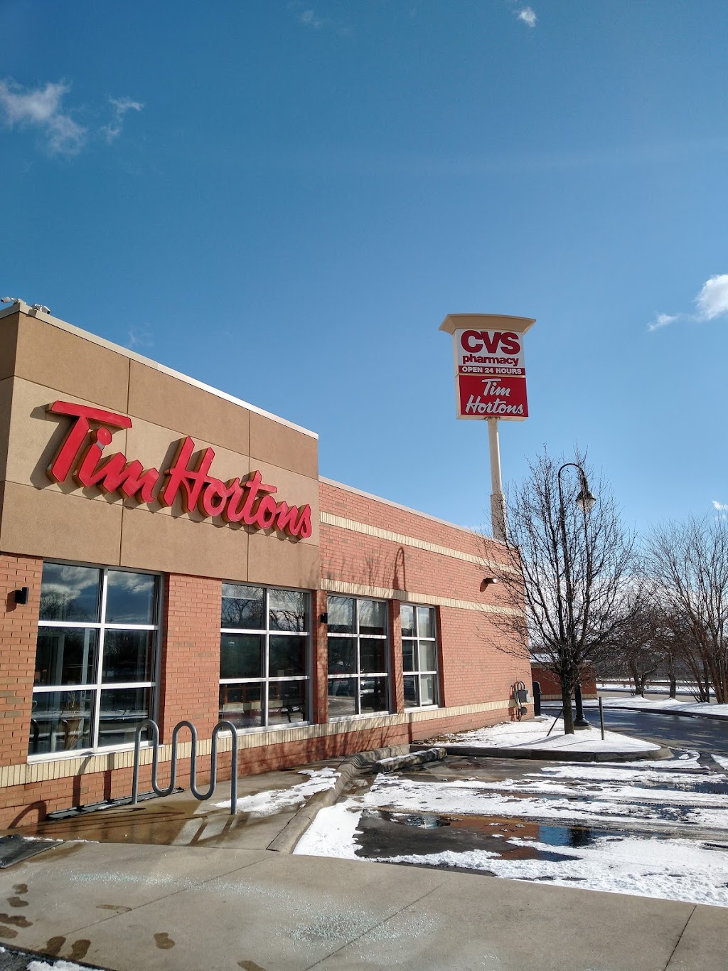 Tim Hortons | restaurant | 41-75 W 9 Mile Rd, Hazel Park, MI 48030, USA | 2485435896 OR +1 248-543-5896