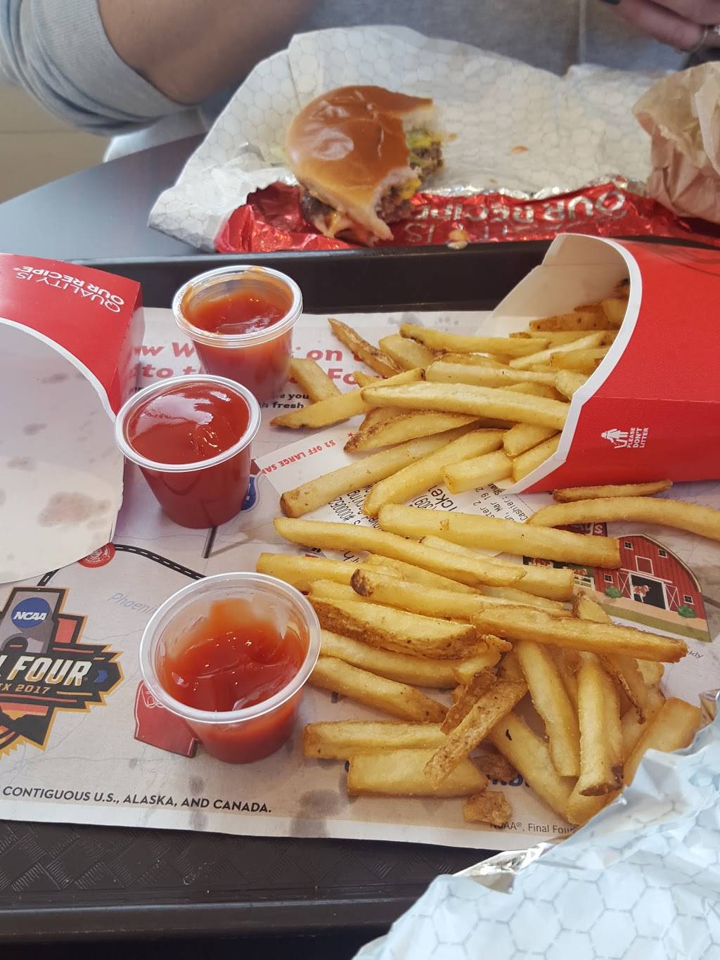 Wendys | restaurant | 5001 N Big Hollow Rd, Peoria, IL 61615, USA | 3096922359 OR +1 309-692-2359