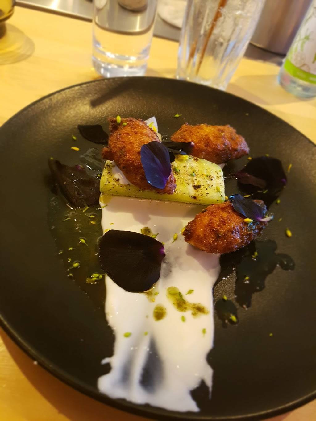 Le Rachel | restaurant | 235 Rue Hériot Local 220, Drummondville, QC J2C 6X5, Canada | 8198505300 OR +1 819-850-5300