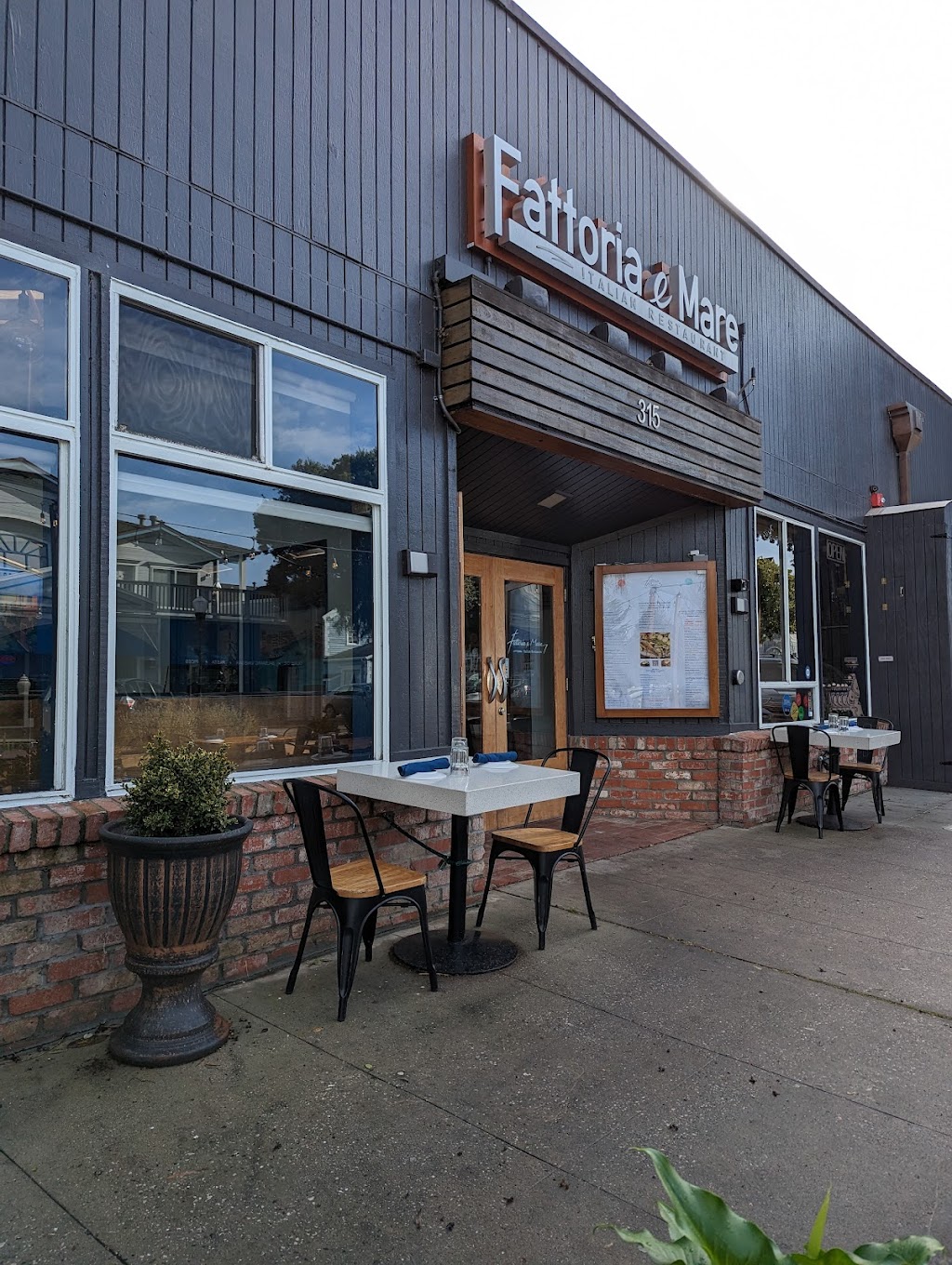 Fattoria e Mare | restaurant | 315 Main St, Half Moon Bay, CA 94019, USA | 6503424922 OR +1 650-342-4922
