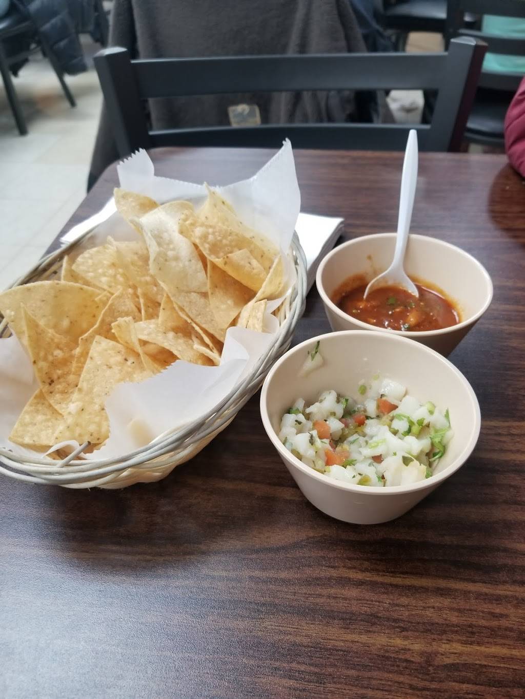 El Tsunami | restaurant | 2222 South 13th Street, Milwaukee, WI 53215, USA | 4142557791 OR +1 414-255-7791