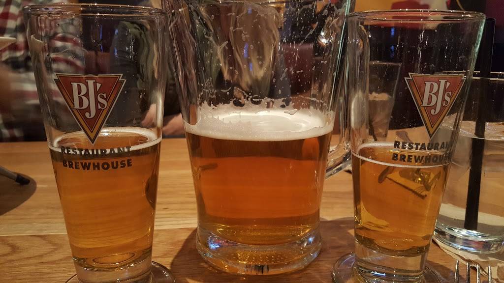 BJs Restaurant & Brewhouse | restaurant | 14442 E Cedar Ave, Aurora, CO 80012, USA | 3033663550 OR +1 303-366-3550