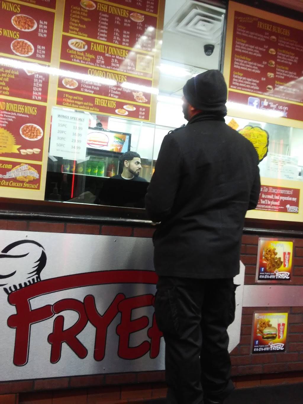 Fryerz | restaurant | 2635 W Fond Du Lac Ave, Milwaukee, WI 53206, USA | 4143744379 OR +1 414-374-4379