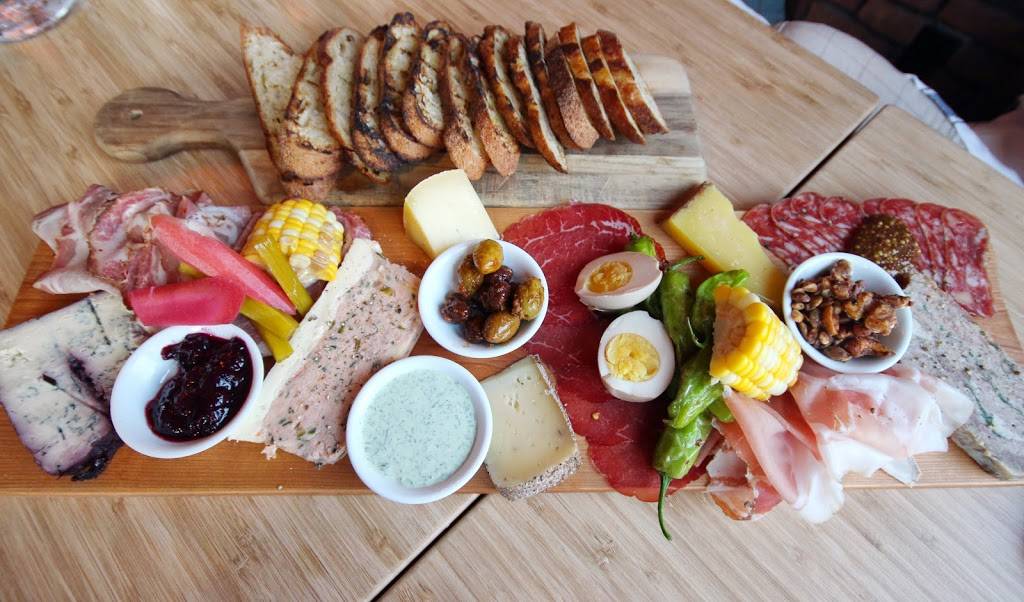 Sapori | meal takeaway | 1588 Dundas St W, Toronto, ON M6K 1T8, Canada | 6473889667 OR +1 647-388-9667