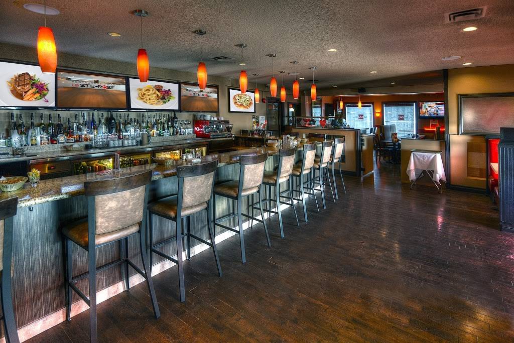 Restaurant & Bar Le Ste Rose | restaurant | 451 Boulevard Curé-Labelle, Fabreville, QC H7P 2P3, Canada | 4506250707 OR +1 450-625-0707