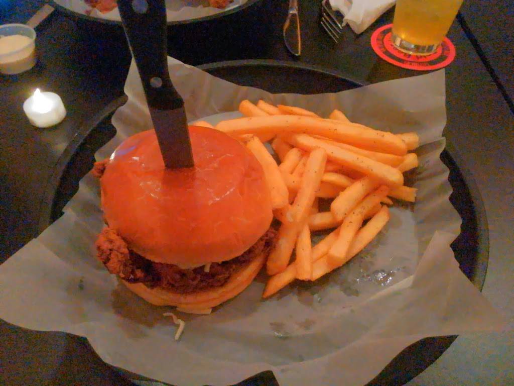 Dueys on Fairfax | restaurant | 1028 Fairfax St, Carlyle, IL 62231, USA | 6185946336 OR +1 618-594-6336