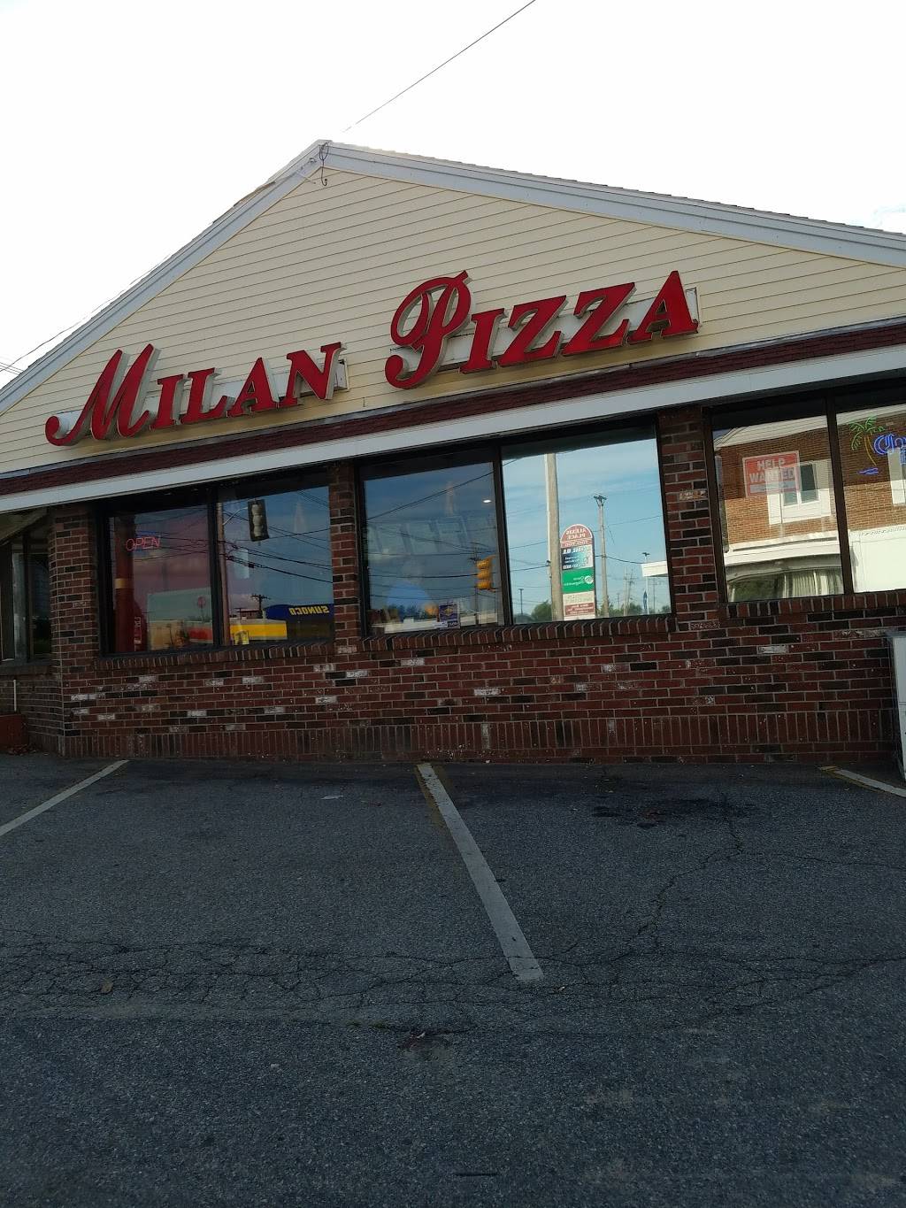 Milan Family Restaurant & Pizzeria | restaurant | 688 Rogers St, Lowell, MA 01852, USA | 9784538596 OR +1 978-453-8596