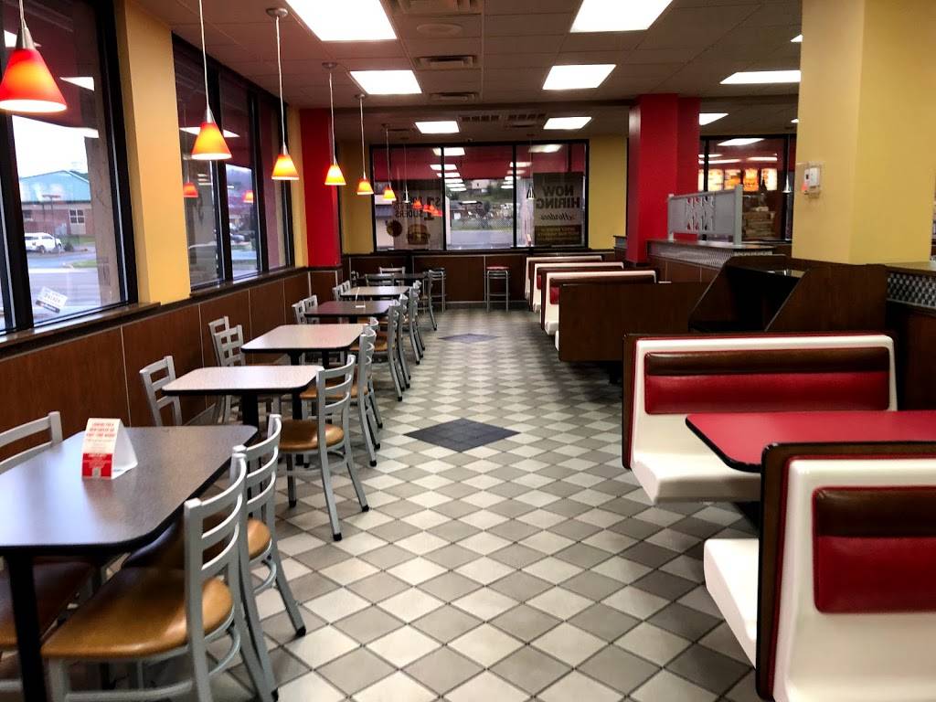 Hardees | restaurant | 107 E Broad St, Elizabethton, TN 37643, USA | 4235424271 OR +1 423-542-4271