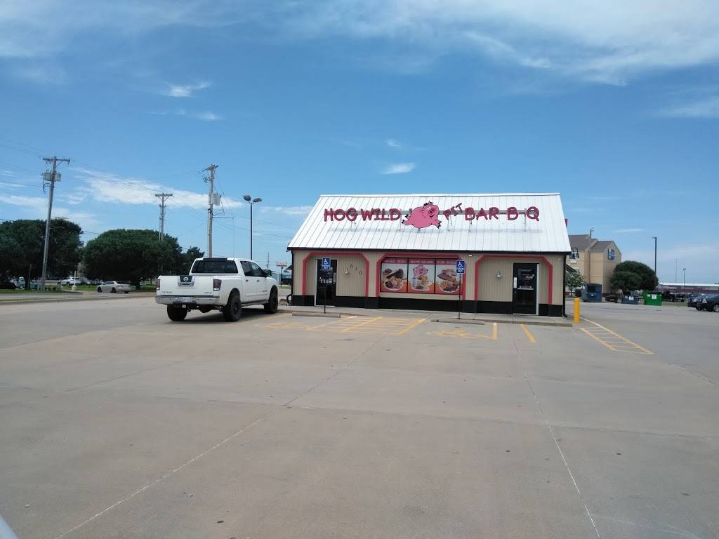 Hog Wild Pit Bar-B-Q | restaurant | 630 E 47th St S, Wichita, KS 67216, USA | 3165227636 OR +1 316-522-7636