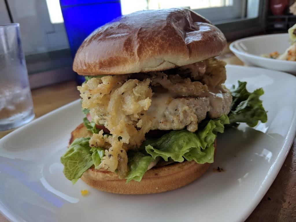 Wonderland Ocean Pub | restaurant | 5083 Santa Monica Ave, San Diego, CA 92107, USA | 6192553358 OR +1 619-255-3358