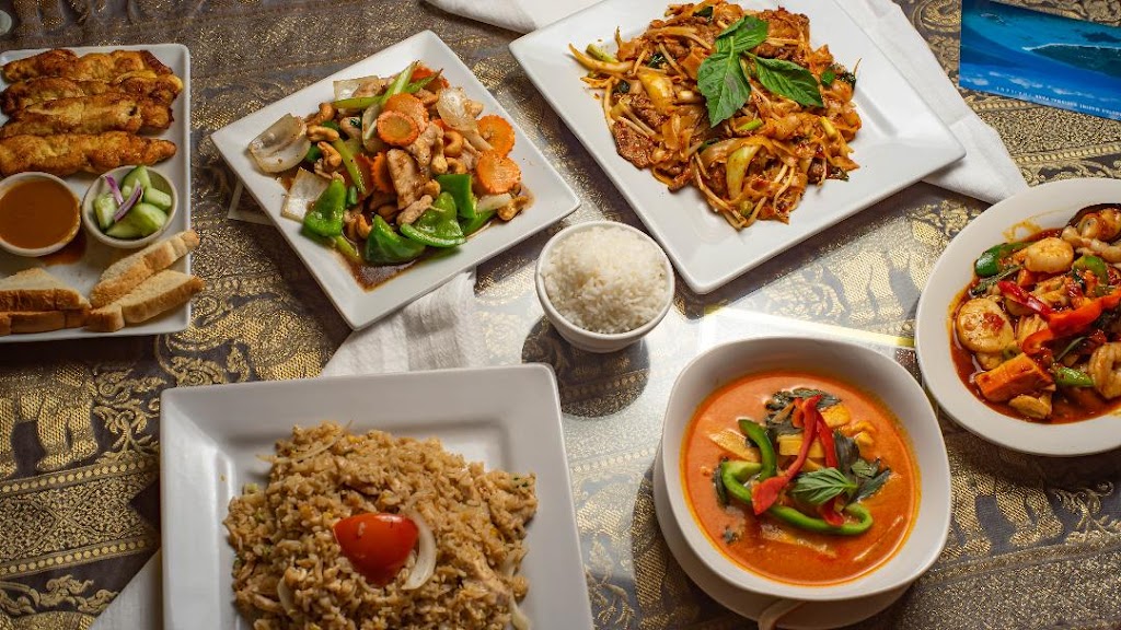Bahn Thai & M | restaurant | 2226 Holiday Manor Center Suite 8, Louisville, KY 40222, USA | 5023652776 OR +1 502-365-2776