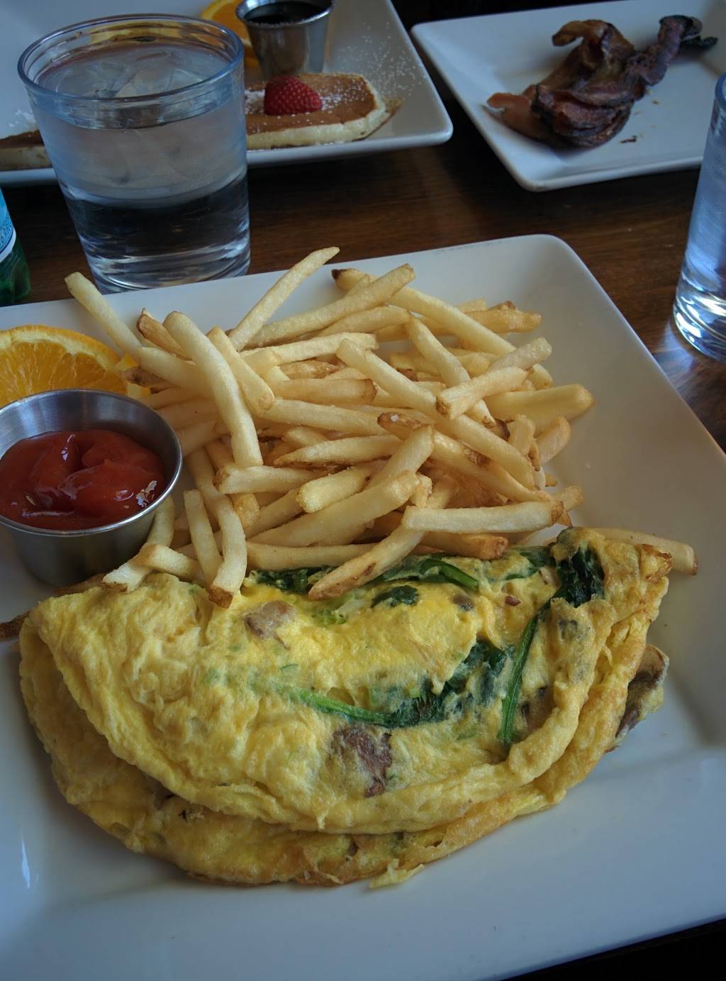 Cafe Aroma | restaurant | 749 Elm St, Winnetka, IL 60093, USA | 8478812601 OR +1 847-881-2601