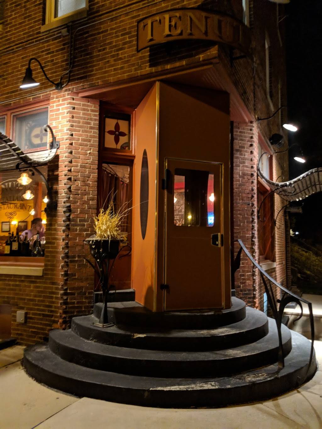 Tenutas Italian Restaurant | restaurant | 2995 S Clement Ave, Milwaukee, WI 53207, USA | 4144311014 OR +1 414-431-1014