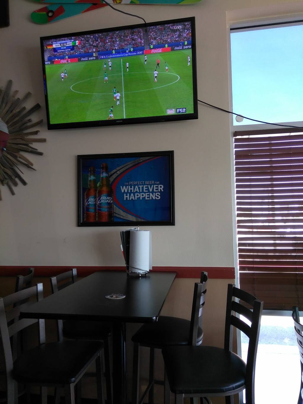 Hot Chicks Wing House | restaurant | 2281 N Zaragoza Rd, El Paso, TX 79938, USA | 9158567991 OR +1 915-856-7991