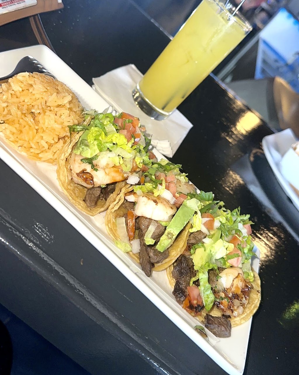 Azul Celeste Bar and Grill | restaurant | 307 N Chicago St, Joliet, IL 60432, USA | 8155823363 OR +1 815-582-3363