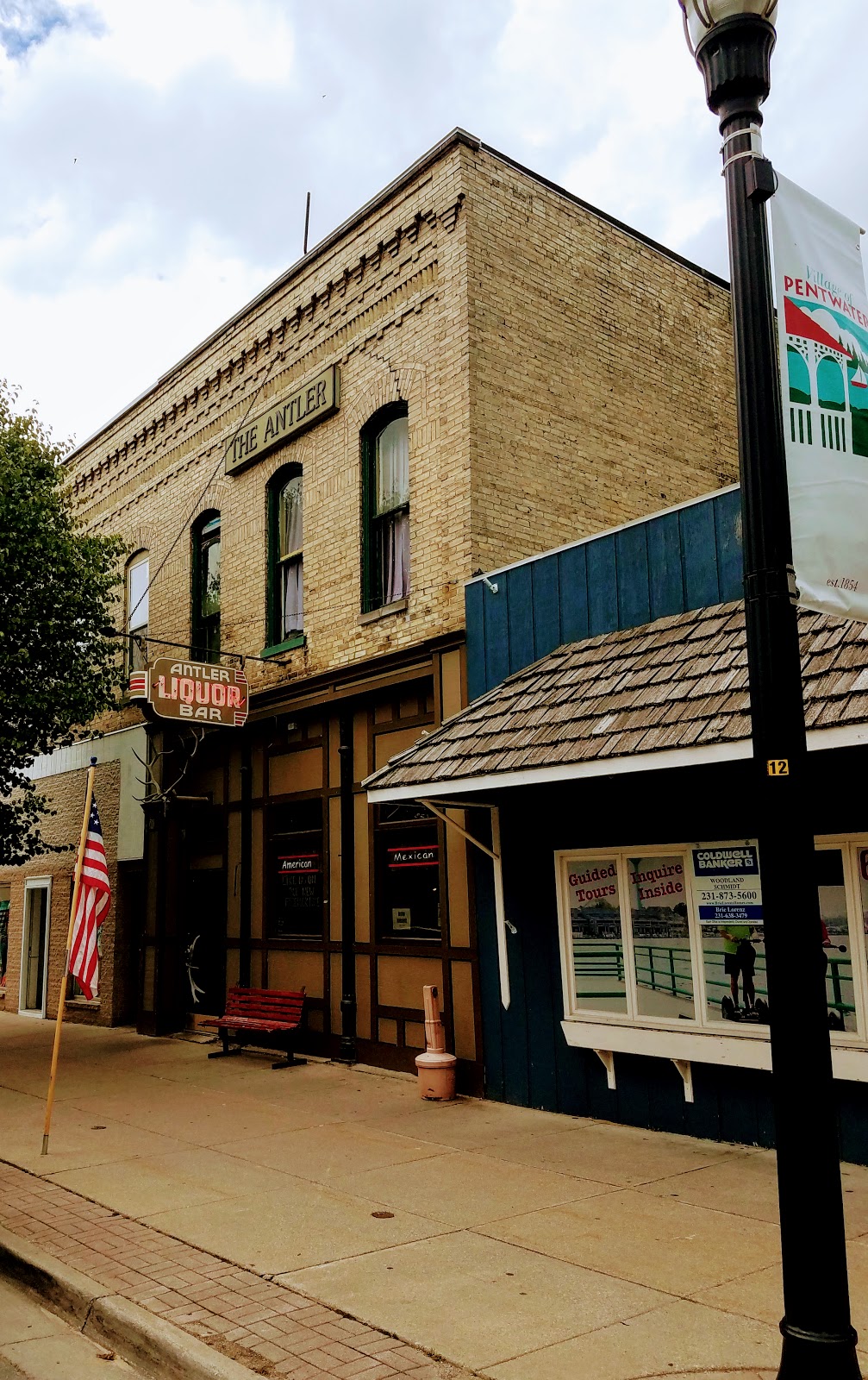 Brown Bear | restaurant | 278 S Hancock St, Pentwater, MI 49449, USA | 2318695444 OR +1 231-869-5444