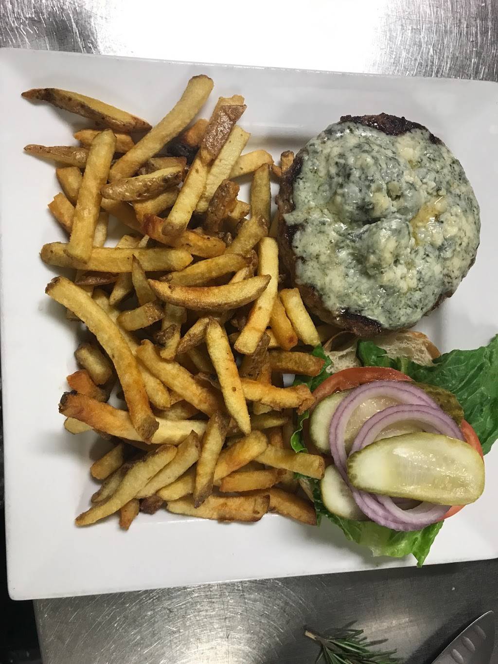 Paddingtons Pub | restaurant | 18 Ontario St N, Grand Bend, ON N0M 1T0, Canada | 5192385788 OR +1 519-238-5788