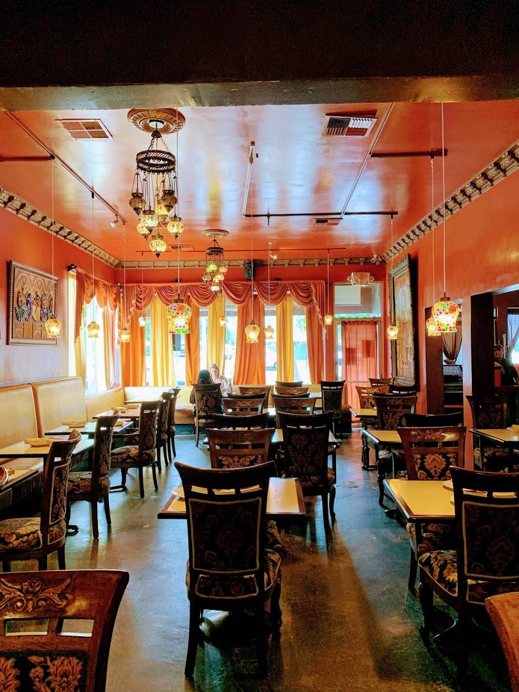 Bombay Bar and Grill | restaurant | 1315 21st St, Sacramento, CA 95811, USA | 9164417100 OR +1 916-441-7100