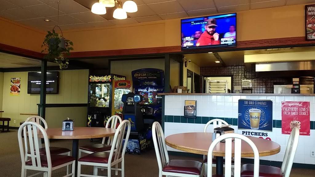 Round Table Pizza | meal delivery | 825 N Adams St, Dixon, CA 95620, USA | 7076784466 OR +1 707-678-4466