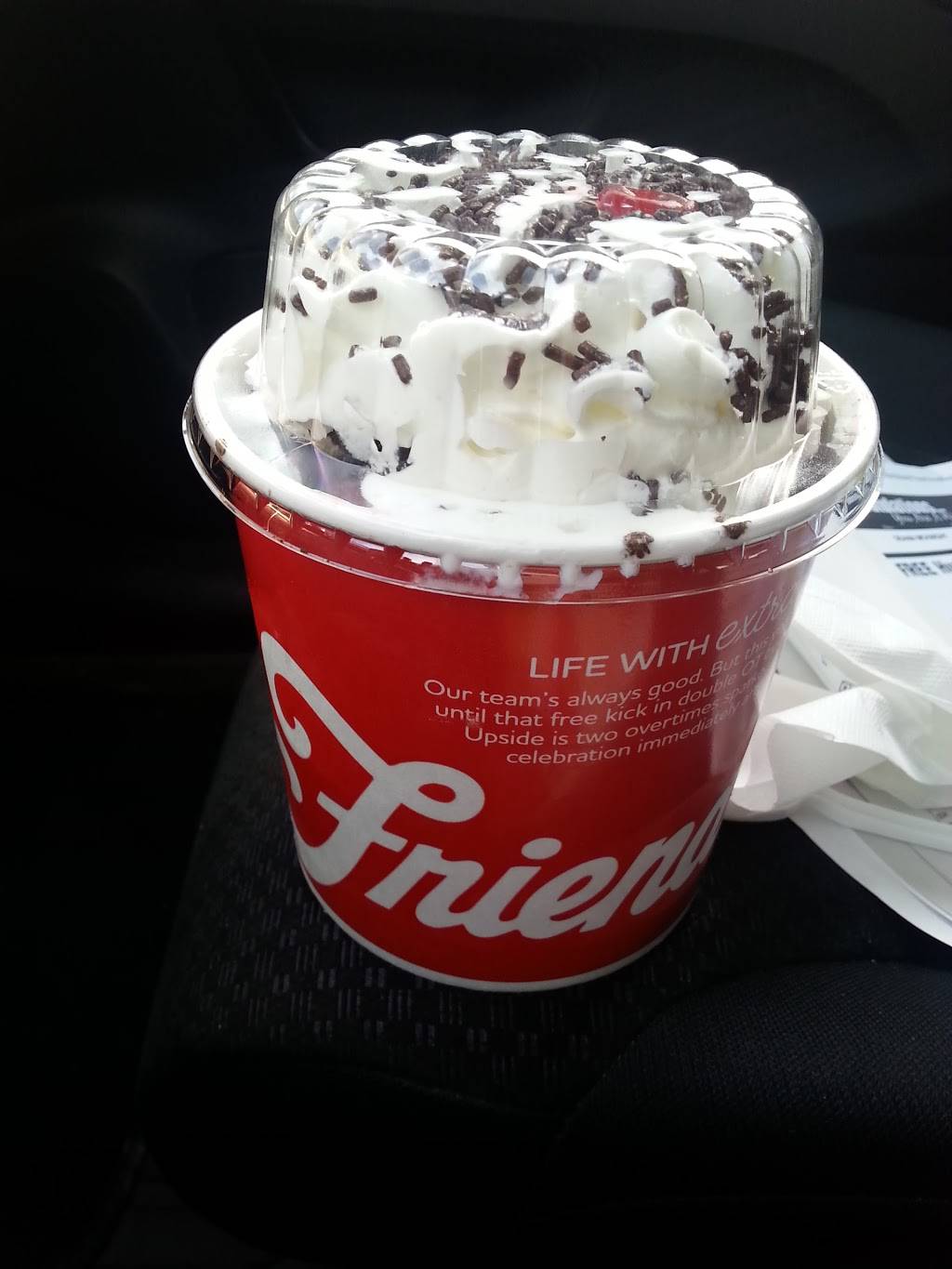 Friendlys | restaurant | 1700 Burrstone Rd, New Hartford, NY 13413, USA | 3157334508 OR +1 315-733-4508