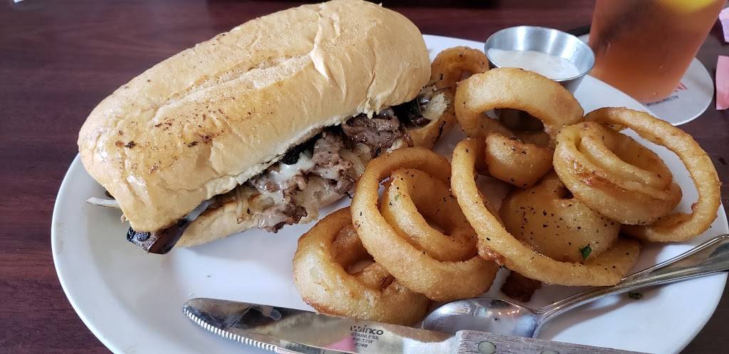 Dubbers Oldtown Bar And Grill | restaurant | 3427, 172 Main St, Salinas, CA 93901, USA | 8316760256 OR +1 831-676-0256