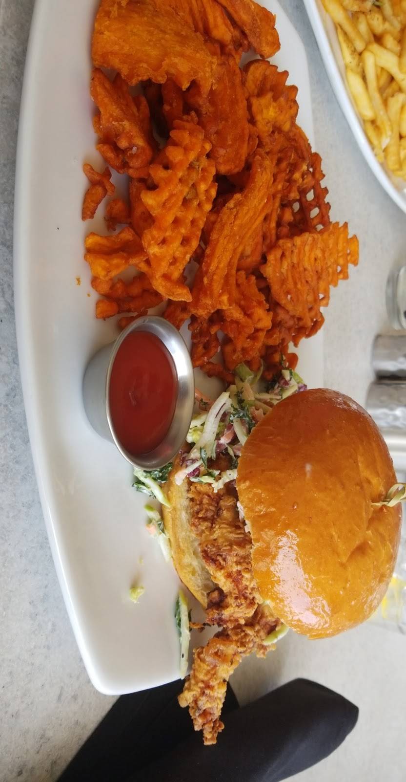 Vs Taproom | restaurant | 12575 W Golf Club Dr, Peoria, AZ 85383, USA | 6233285110 OR +1 623-328-5110