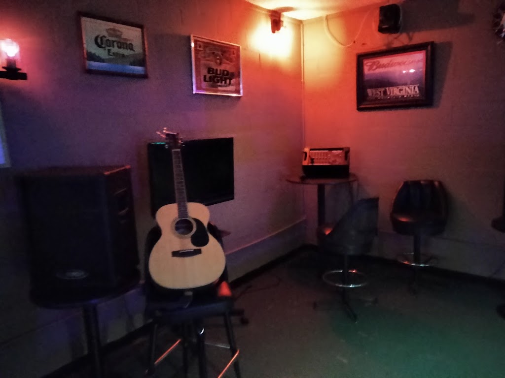 The Hide-A-Way bar & grill | restaurant | 3119 Sissonville Dr, Charleston, WV 25312, USA | 3045936157 OR +1 304-593-6157