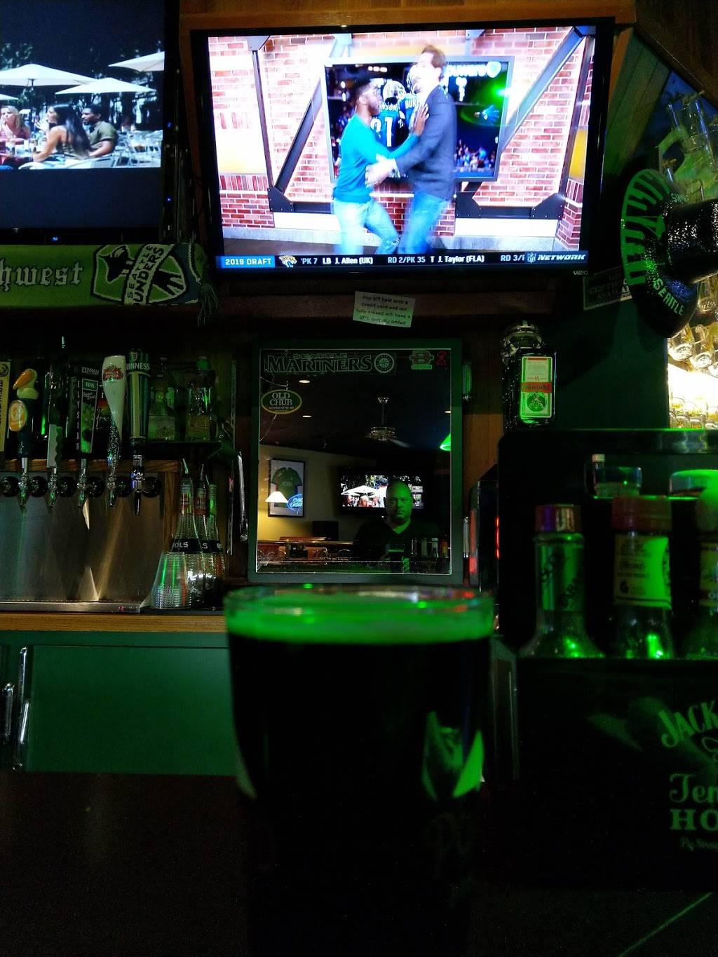 Malarkys Sports Grill | night club | 1025 NW Gilman Blvd, Issaquah, WA 98027, USA | 4253926356 OR +1 425-392-6356