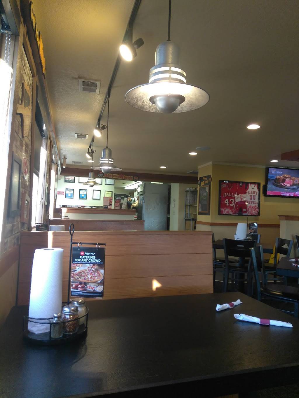 Pizza Hut | meal takeaway | 7224 Maynardville Pike, Knoxville, TN 37918, USA | 8659222154 OR +1 865-922-2154