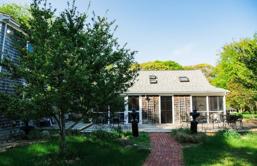 Lamberts Cove Inn, Farm and Restaurant | restaurant | 90 Manaquayak Rd, West Tisbury, MA 02575, USA | 8005350272 OR +1 800-535-0272