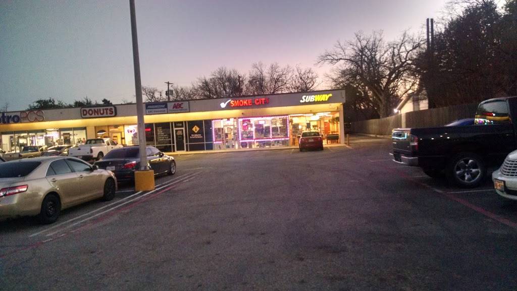 Subway Restaurants | restaurant | 816 E Abram St Suite 102, Arlington, TX 76010, USA | 8178605130 OR +1 817-860-5130