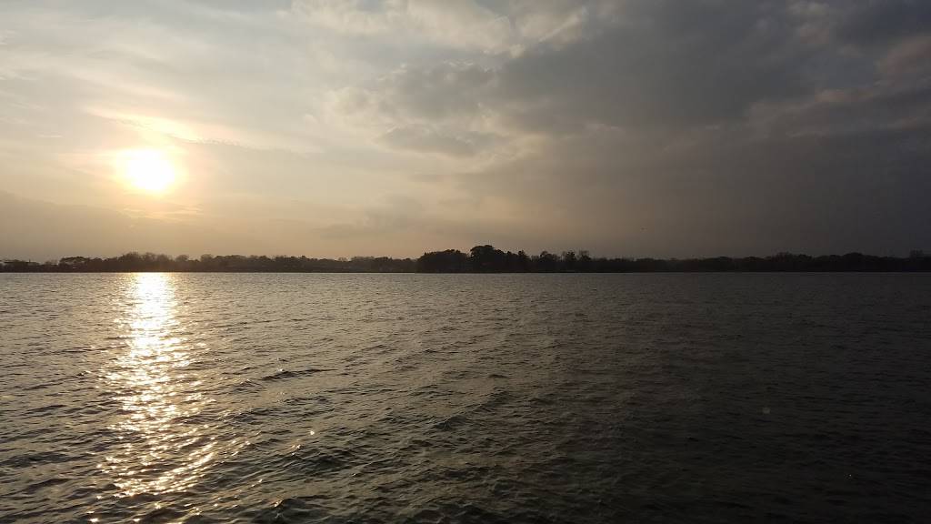 The Aquarium | restaurant | 139 Arthur Ave, Fox Lake, IL 60020, USA | 8475874544 OR +1 847-587-4544