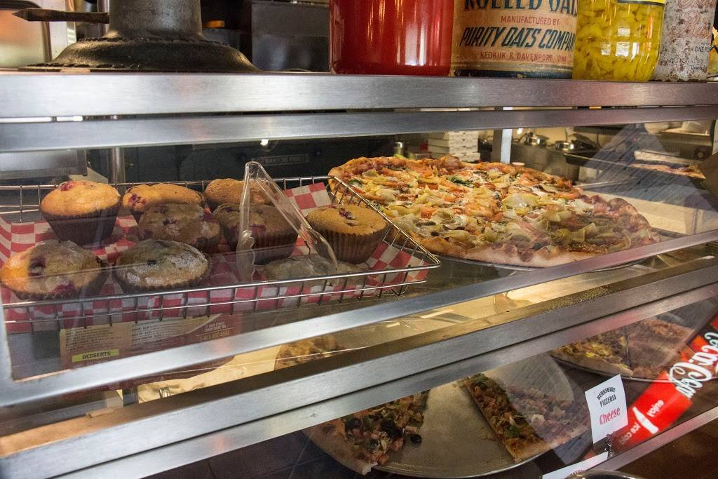 Berkshire Pizzeria | restaurant | 72 Main St, Charlemont, MA 01339, USA | 4133375501 OR +1 413-337-5501