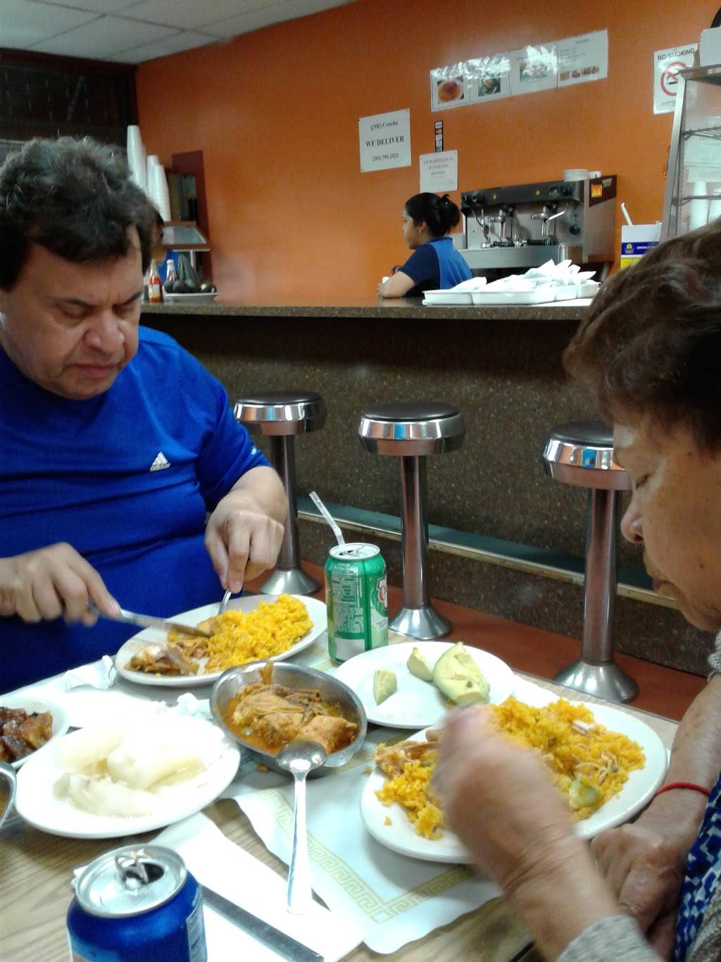 La Concha | restaurant | 384 Central Ave, Jersey City, NJ 07307, USA | 2017952522 OR +1 201-795-2522