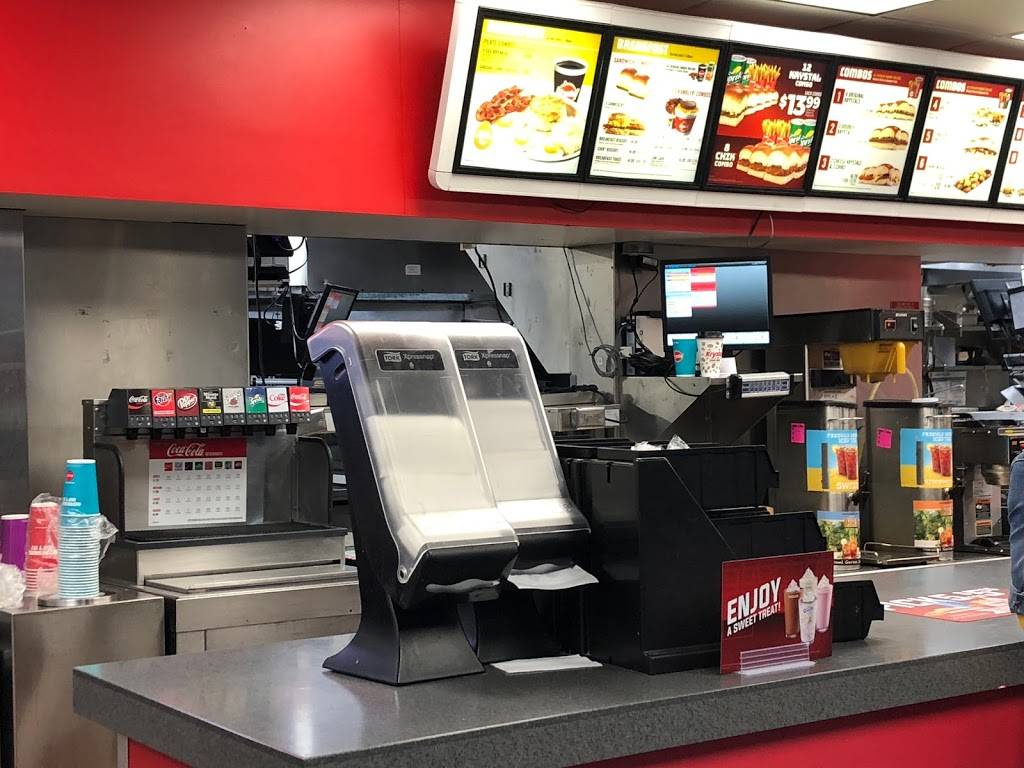 Krystal | restaurant | 5707 FL-109, Jacksonville, FL 32216, USA | 9047331176 OR +1 904-733-1176