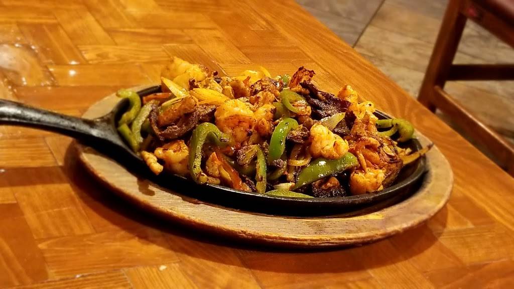 El Senorial | restaurant | 1901 S 31st St, Milwaukee, WI 53215, USA | 4143859506 OR +1 414-385-9506