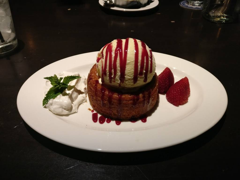 Ocean Blue Restaurant and Oyster Bar | restaurant | Landmarc Building, 118 Columbia St, Utica, NY 13502, USA | 3157352583 OR +1 315-735-2583