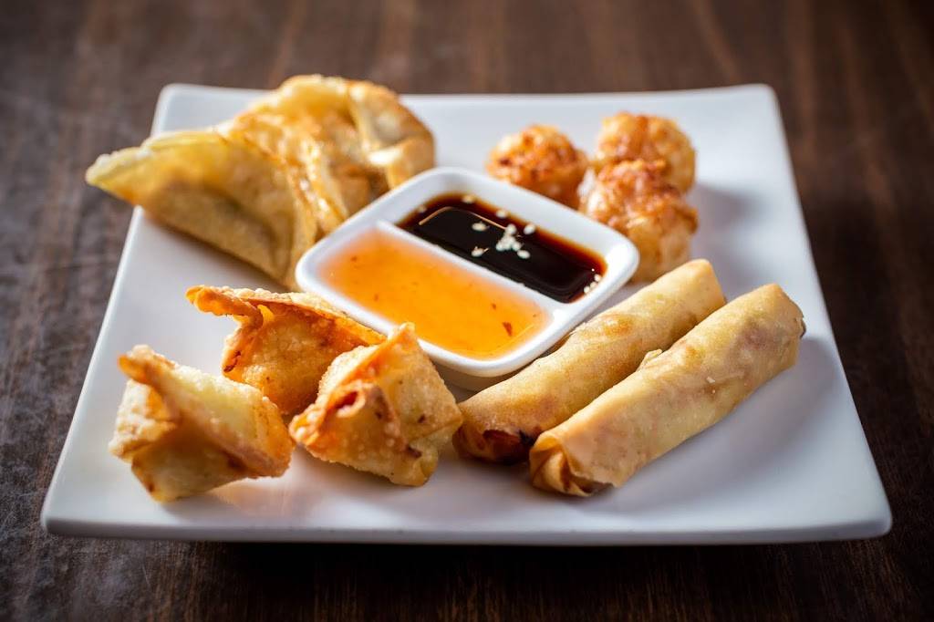 Royal Thai Restaurant | restaurant | 2209 W Montrose Ave, Chicago, IL 60618, USA | 7735090007 OR +1 773-509-0007