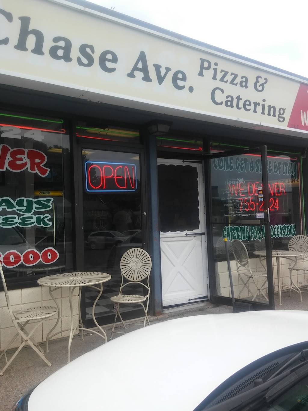 Chase Ave Pizza &Catering | restaurant | 581 Chase Ave, Waterbury, CT 06704, USA | 2037552624 OR +1 203-755-2624