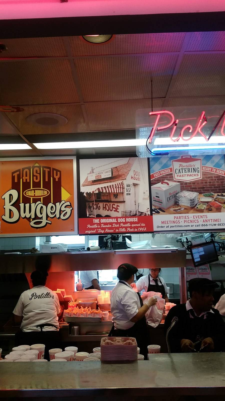 Portillos | restaurant | 7600 Roosevelt Rd, Forest Park, IL 60130, USA | 7087493663 OR +1 708-749-3663