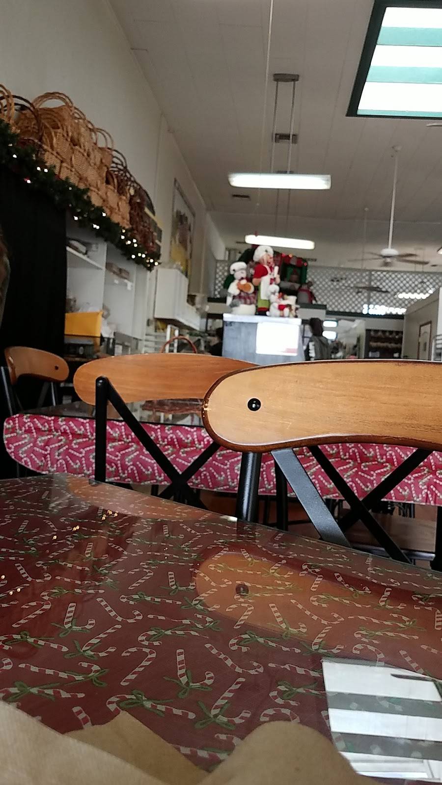 Hometown Emporium | restaurant | 145 E Pine St, Exeter, CA 93221, USA | 5595921250 OR +1 559-592-1250