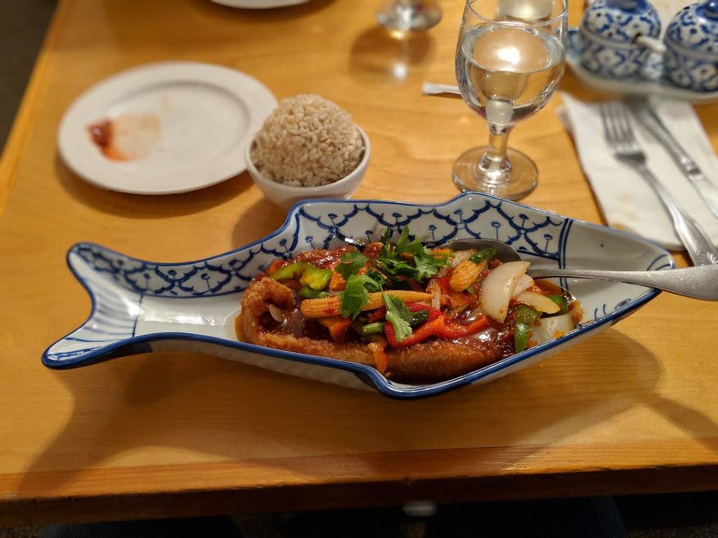 Benjarong Restaurant | restaurant | 214 Main St, Acton, MA 01720, USA | 9786359580 OR +1 978-635-9580