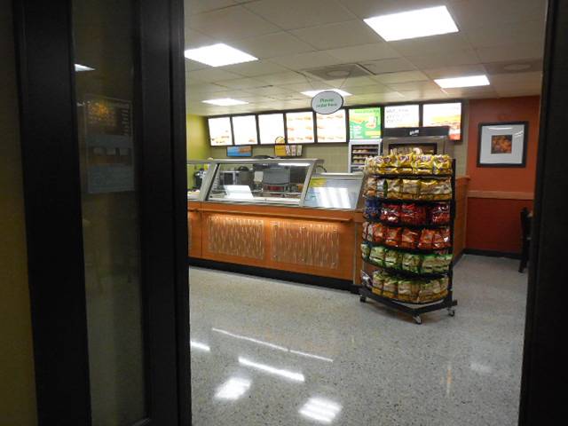 Subway | restaurant | 4200 Clermont College Drive Edith Peter Jones Bldg Rm 21, Univ. of Cincinnati, Batavia, OH 45103, USA | 5135580302 OR +1 513-558-0302