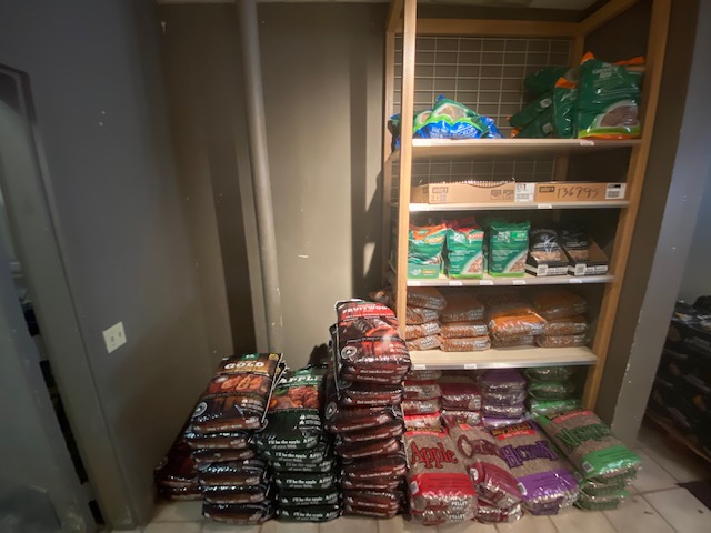 Barbeques Galore | restaurant | 4360 Lovers Ln, Dallas, TX 75225, USA | 2146960030 OR +1 214-696-0030