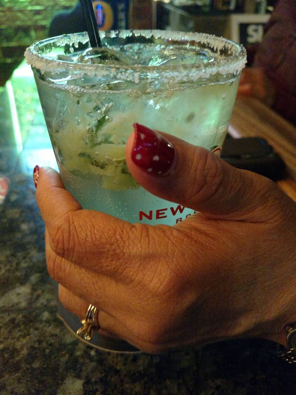 Louies Pub & Grill | restaurant | 5603 Menaul Blvd NE, Albuquerque, NM 87110, USA | 5058815333 OR +1 505-881-5333